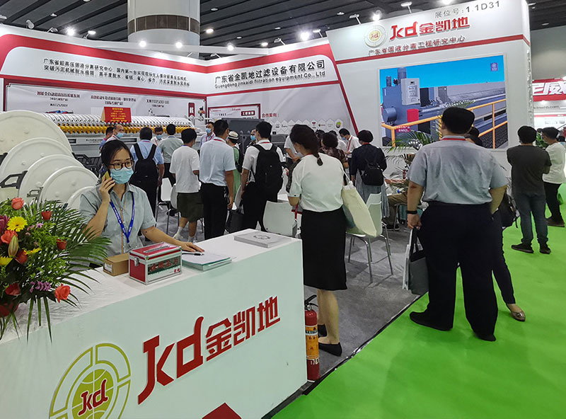 客戶現場谘詢、簽合同